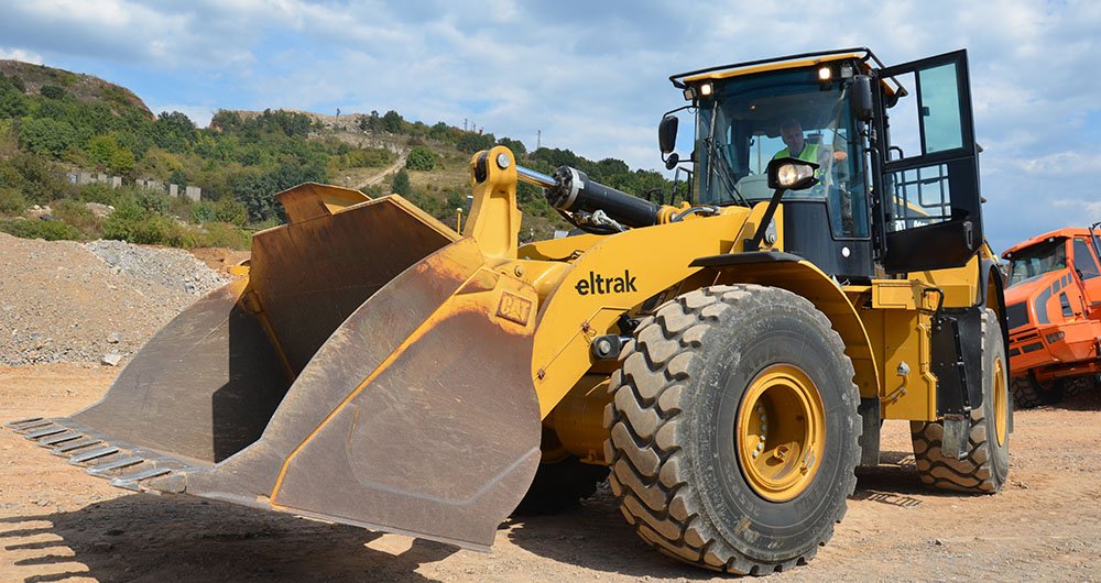 Eltrak Bulgária demonstrou as capacidades das máquinas Caterpillar na StroMa Expo 2016